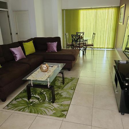 New Kingston Luxurious Secure Condo Extérieur photo