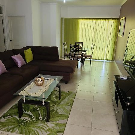 New Kingston Luxurious Secure Condo Extérieur photo