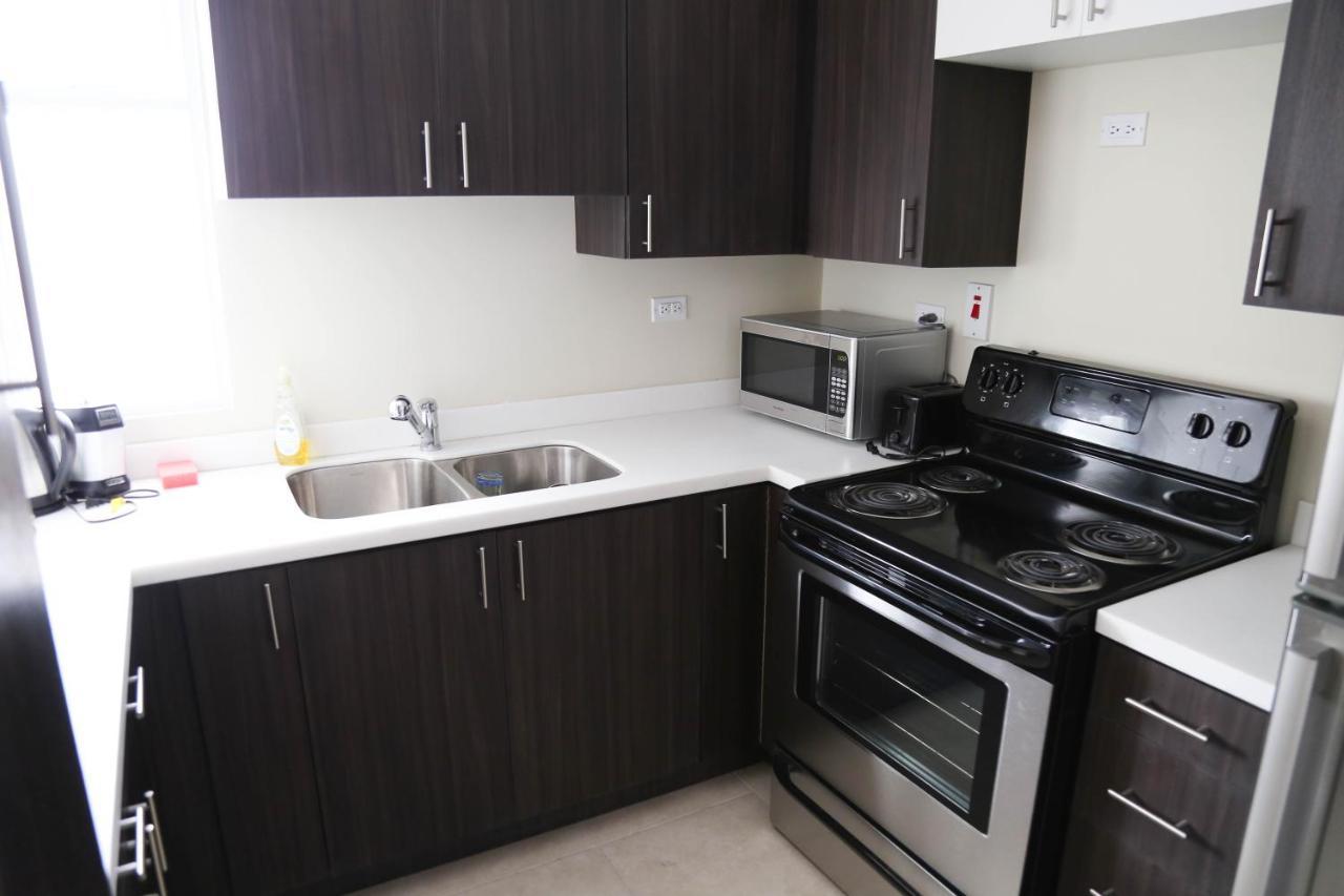 New Kingston Luxurious Secure Condo Extérieur photo