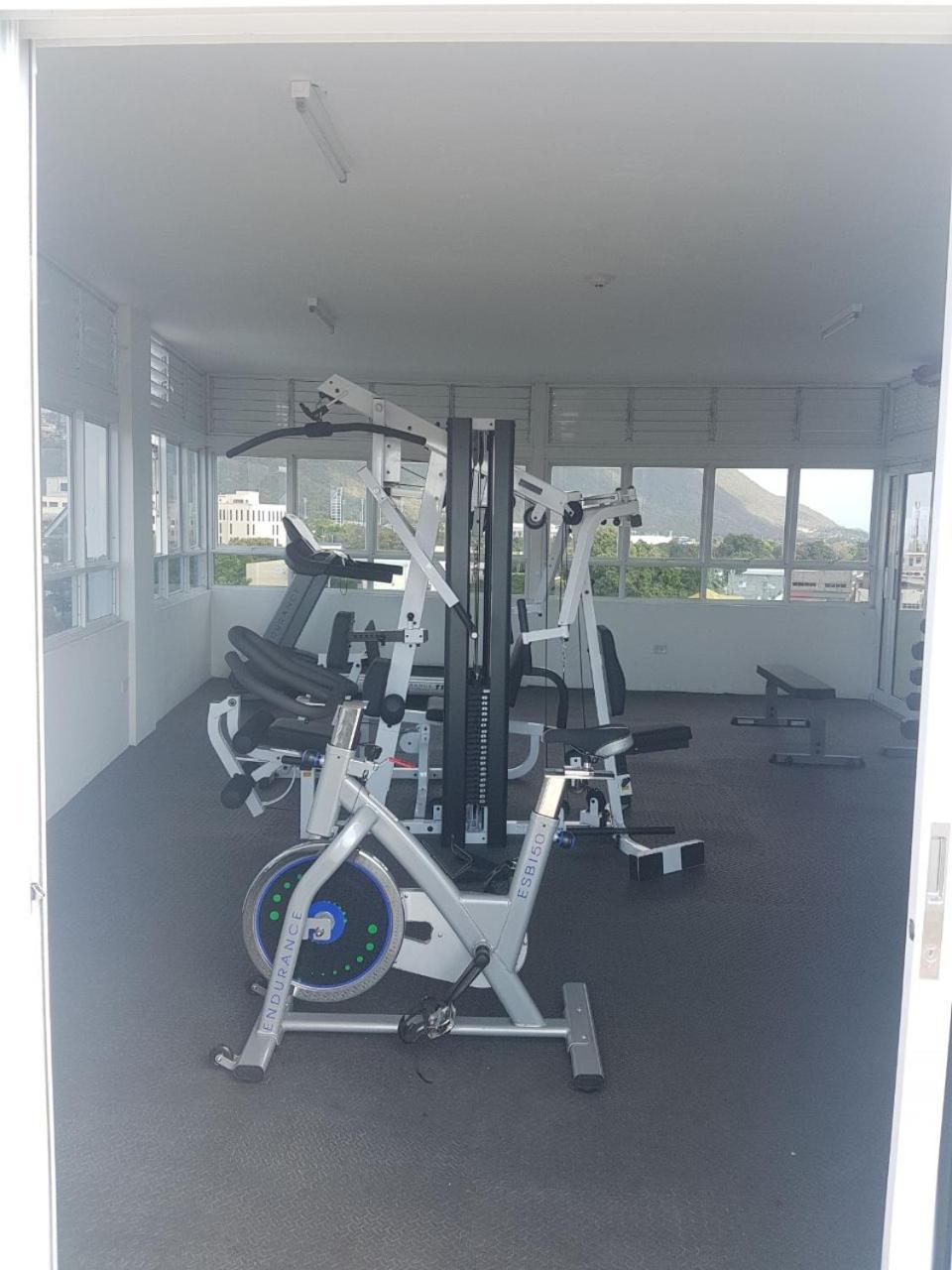 New Kingston Luxurious Secure Condo Extérieur photo