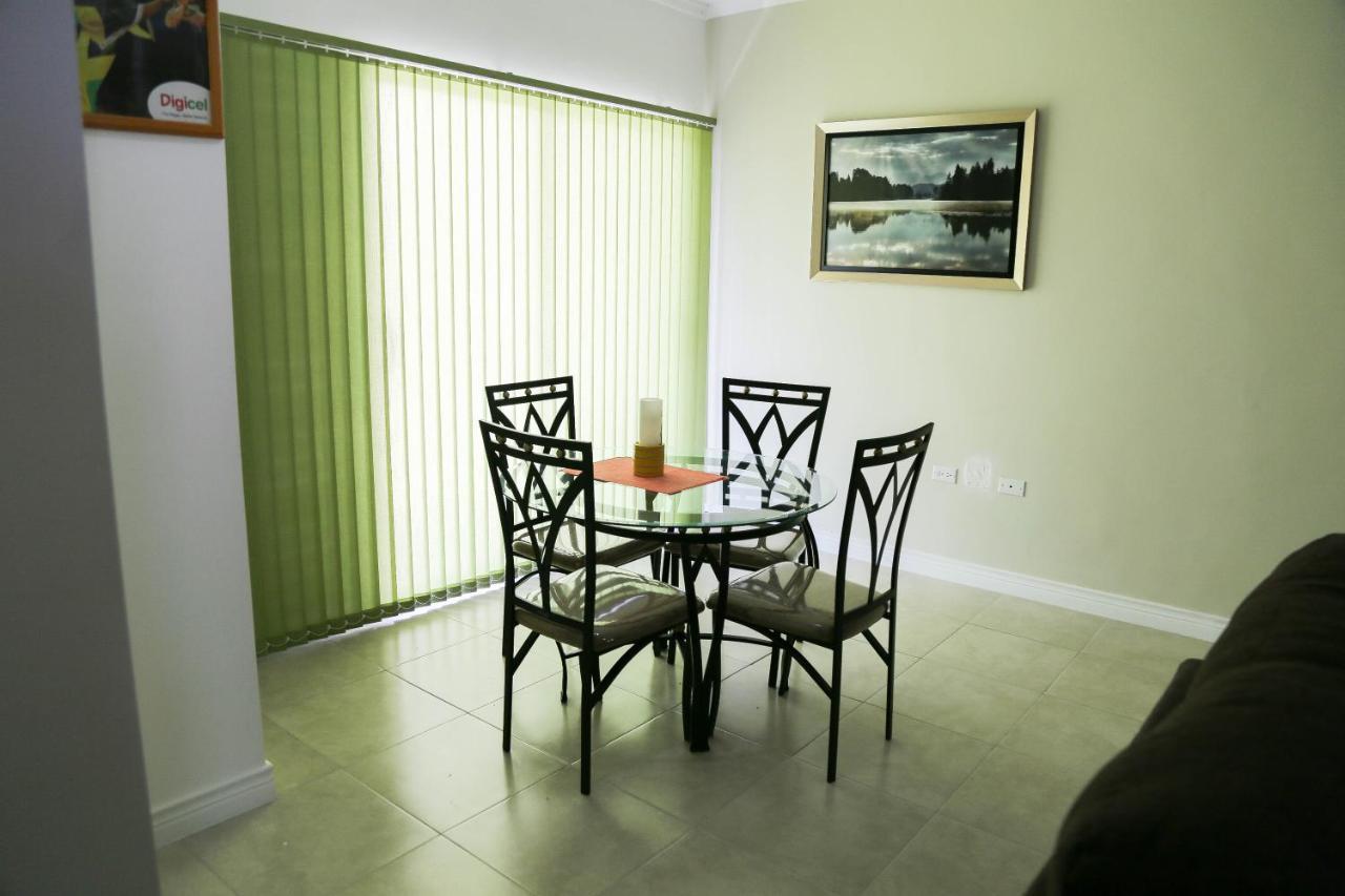 New Kingston Luxurious Secure Condo Extérieur photo