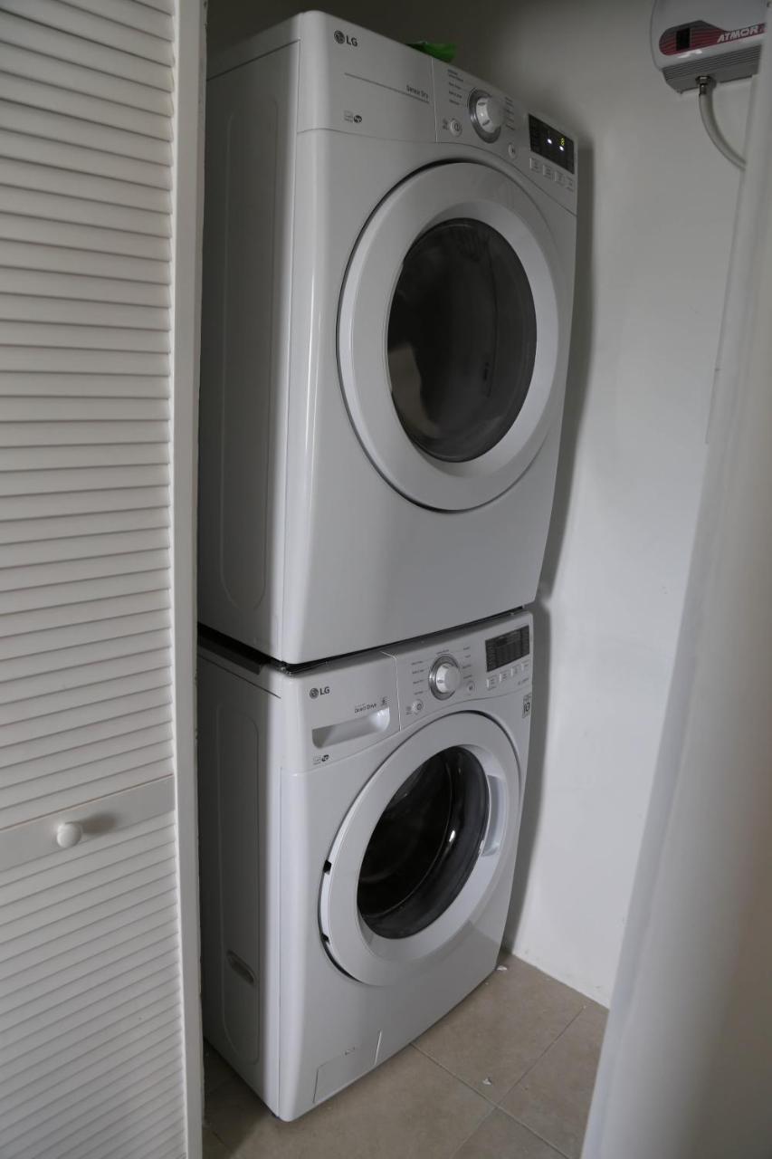 New Kingston Luxurious Secure Condo Extérieur photo